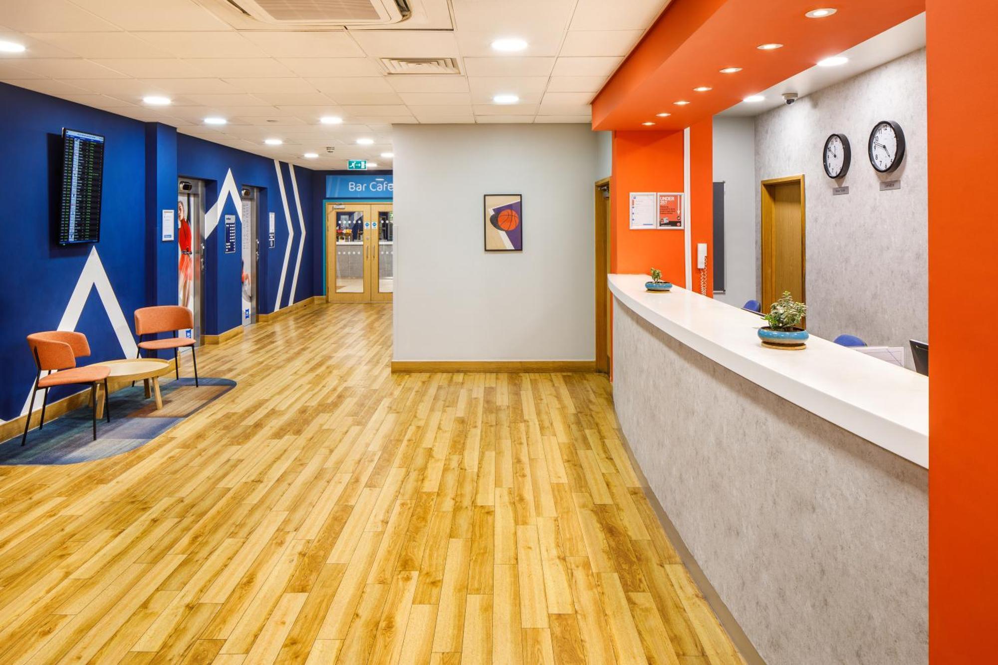Ibis Budget London Heathrow Central Hounslow Eksteriør billede
