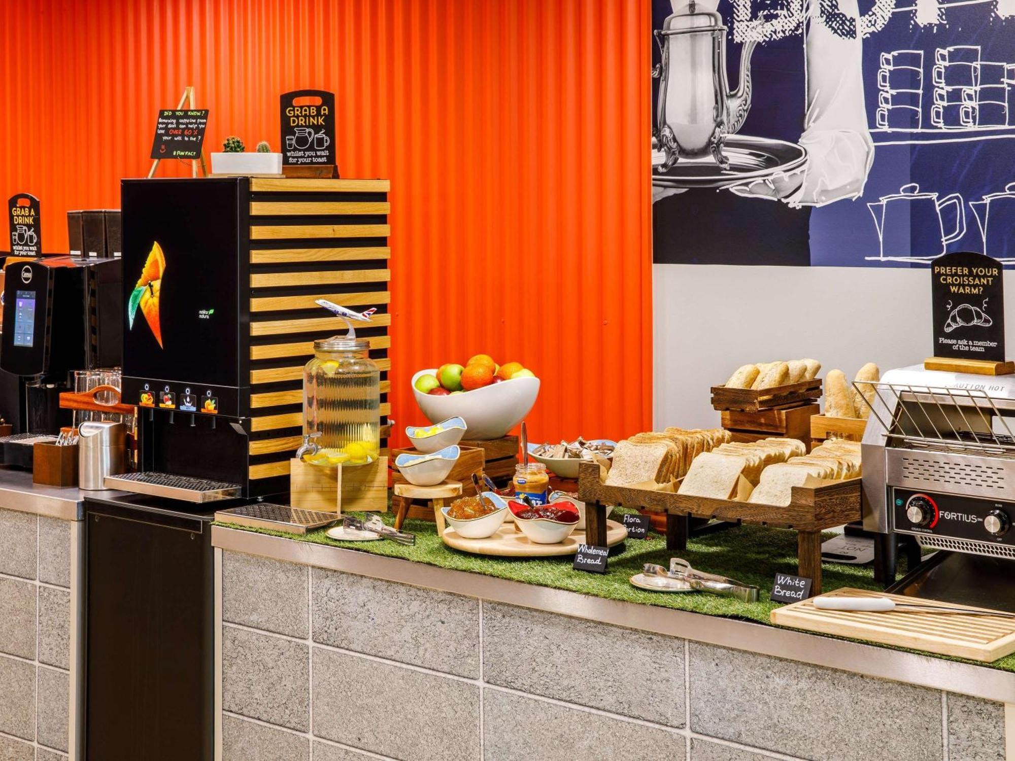 Ibis Budget London Heathrow Central Hounslow Eksteriør billede